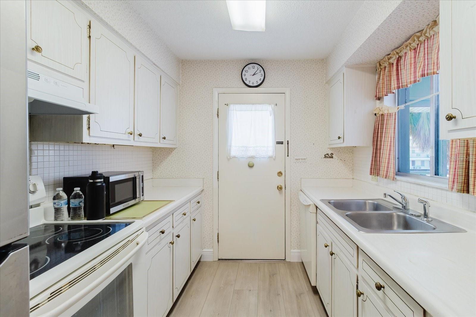 Image 17 of 36 For 2348 Shelley Street 12