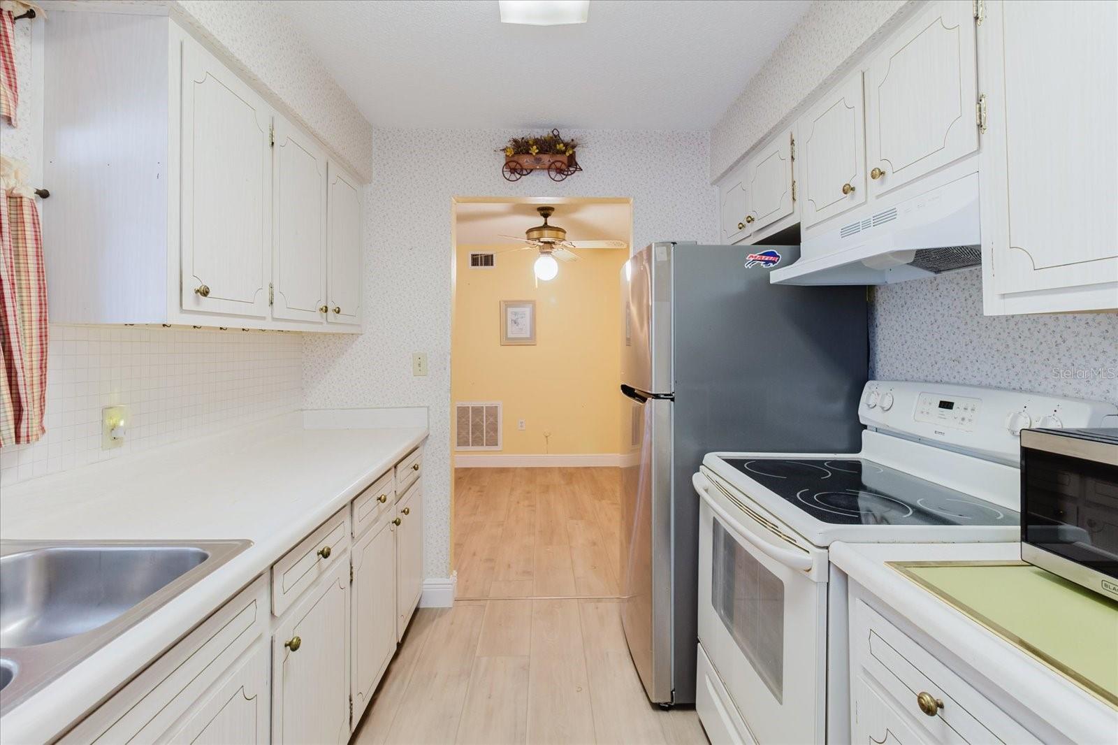 Image 19 of 36 For 2348 Shelley Street 12