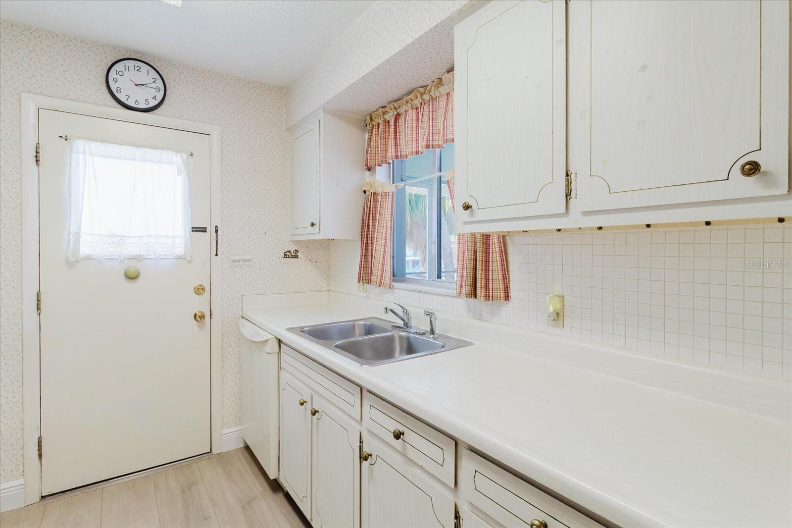 Image 20 of 36 For 2348 Shelley Street 12