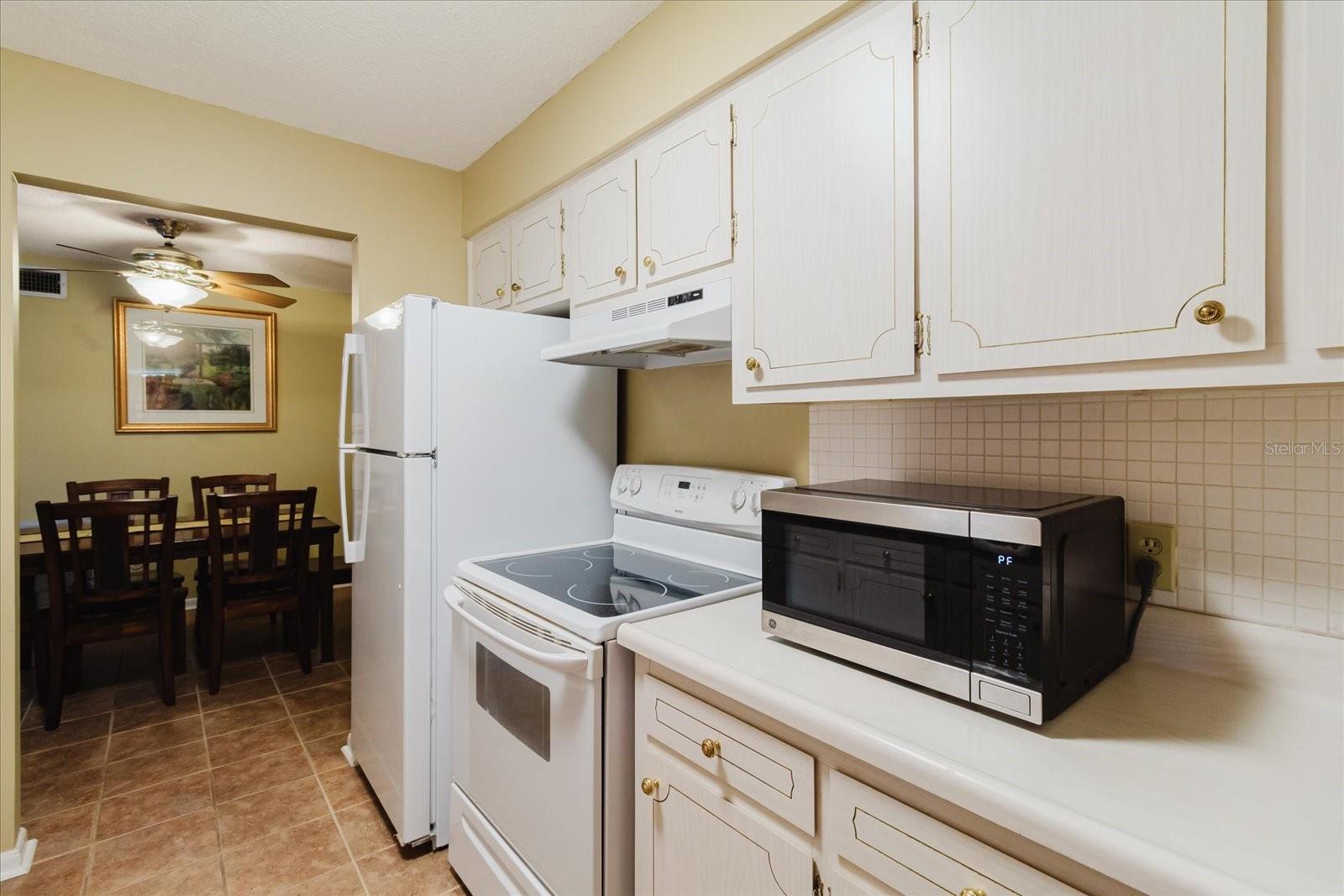 Image 17 of 33 For 2348 Shelley Street 13