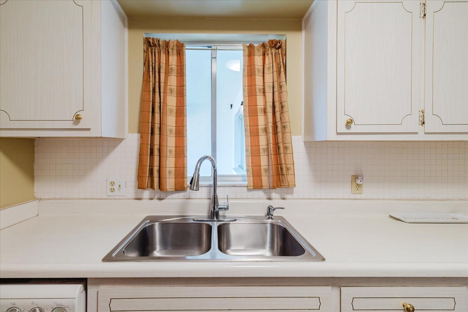 Image 18 of 33 For 2348 Shelley Street 13