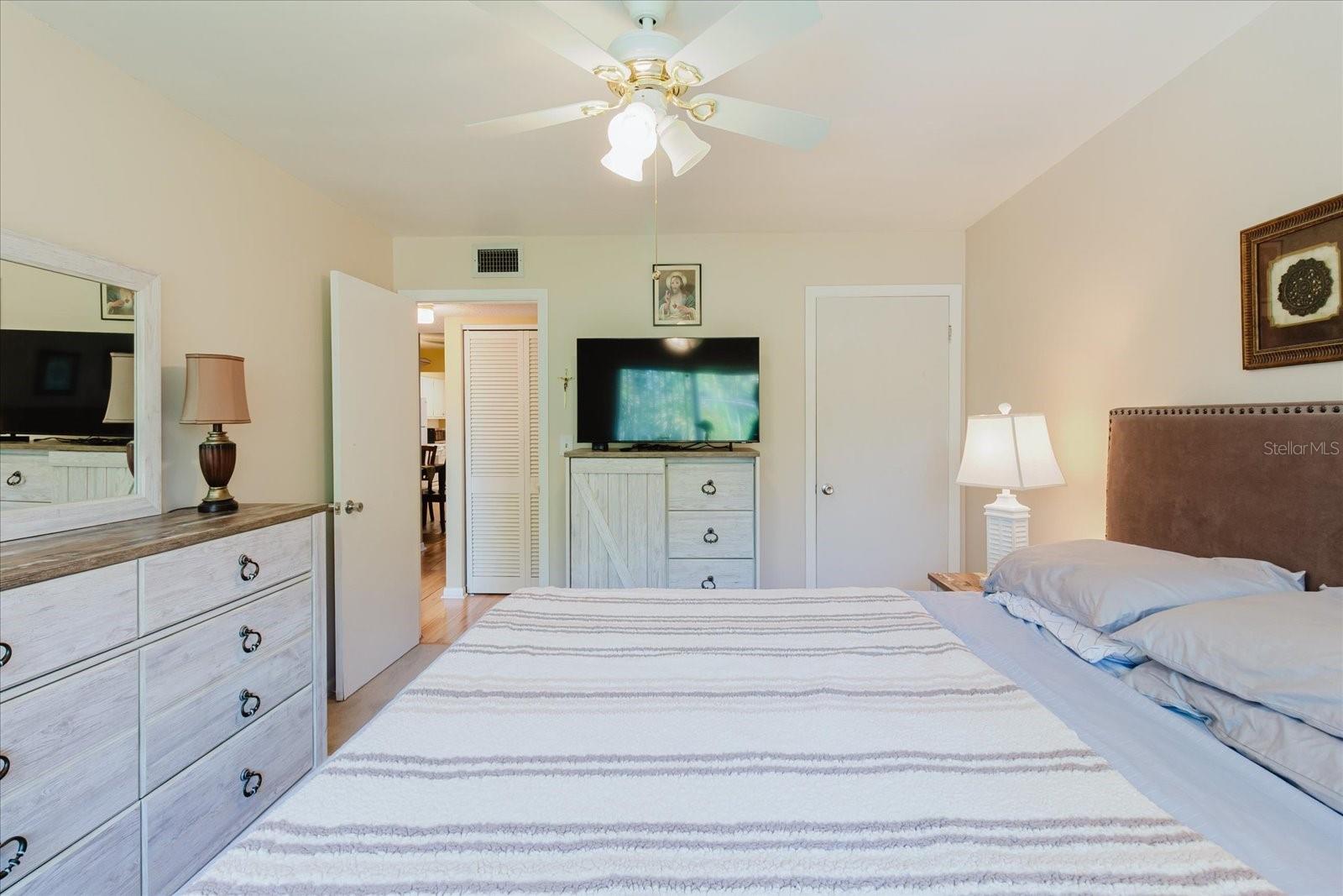 Image 21 of 33 For 2348 Shelley Street 13