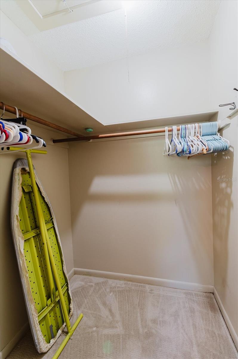 Image 22 of 33 For 2348 Shelley Street 13