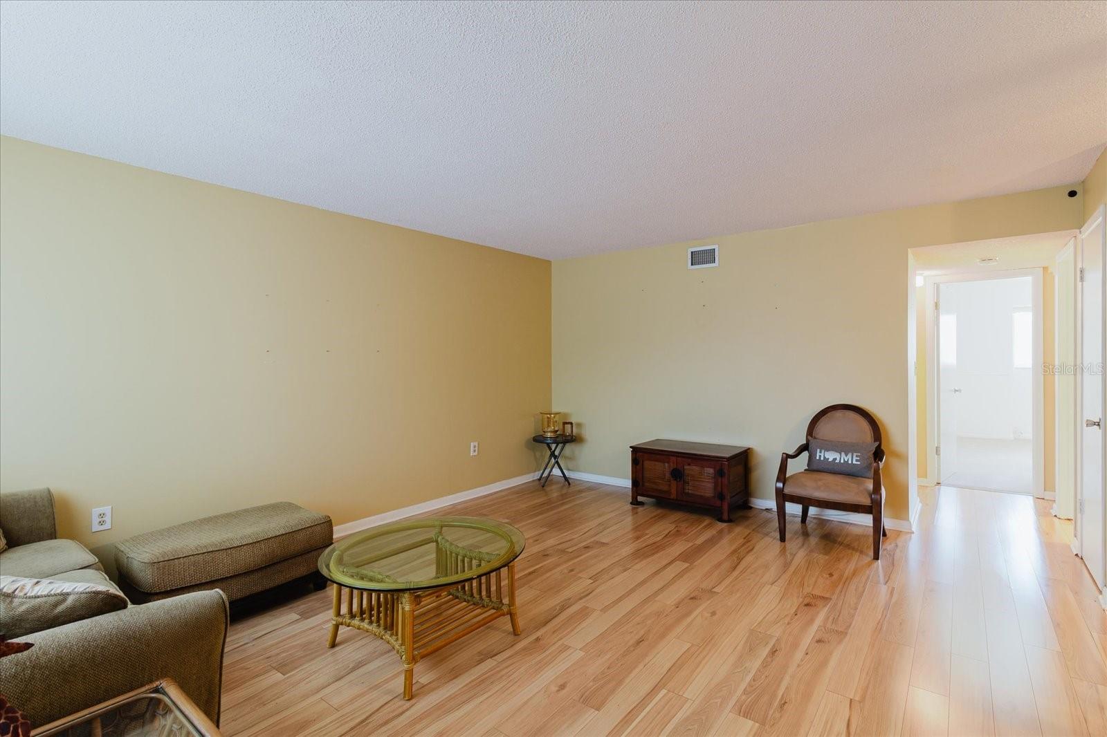 Image 9 of 33 For 2348 Shelley Street 13