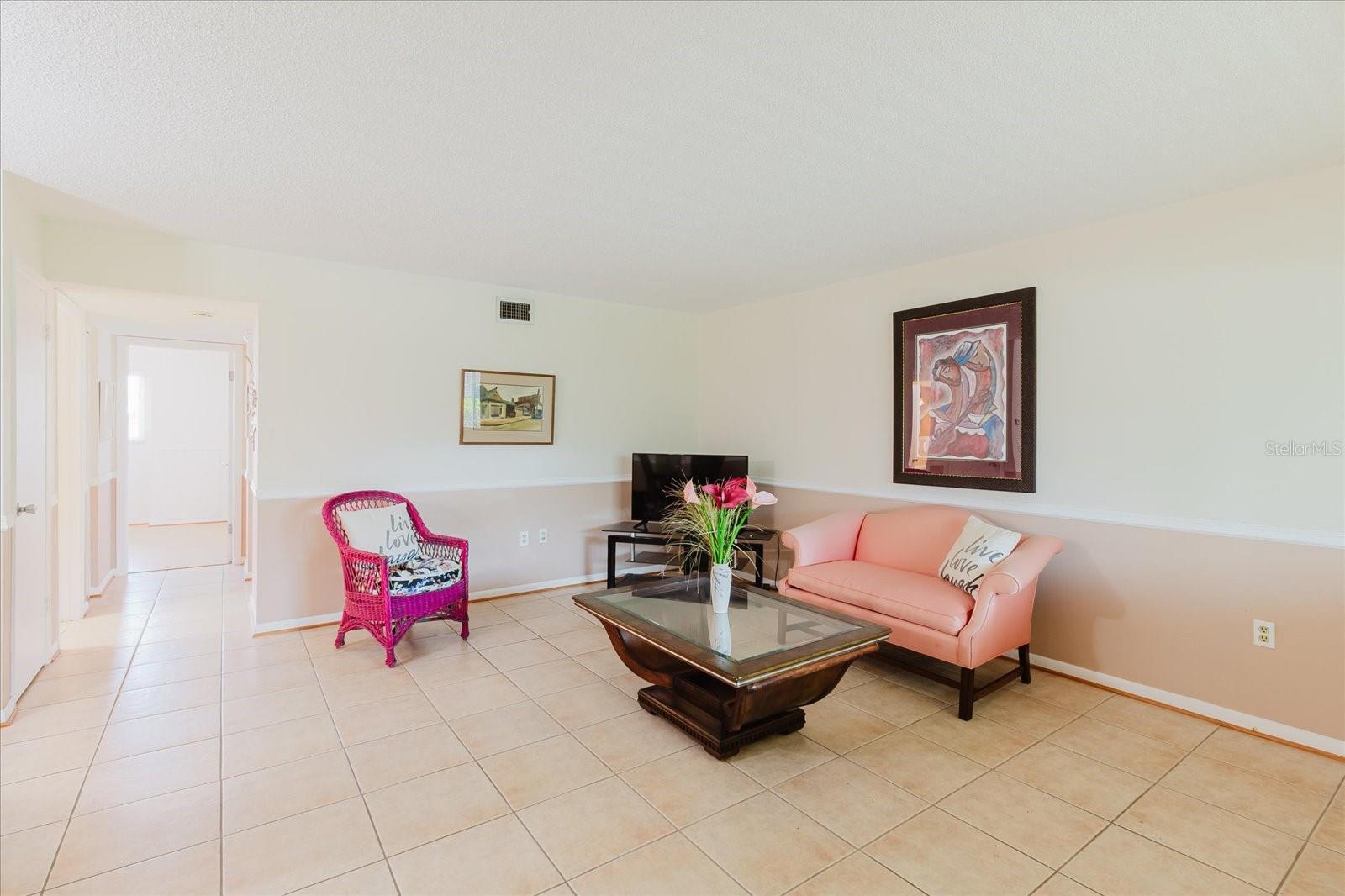 Image 10 of 38 For 2348 Shelley Street 4