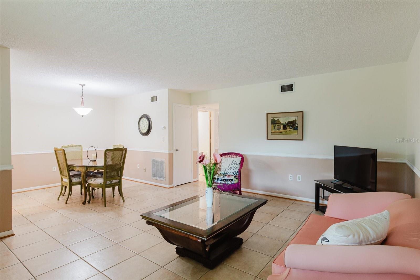 Image 11 of 38 For 2348 Shelley Street 4