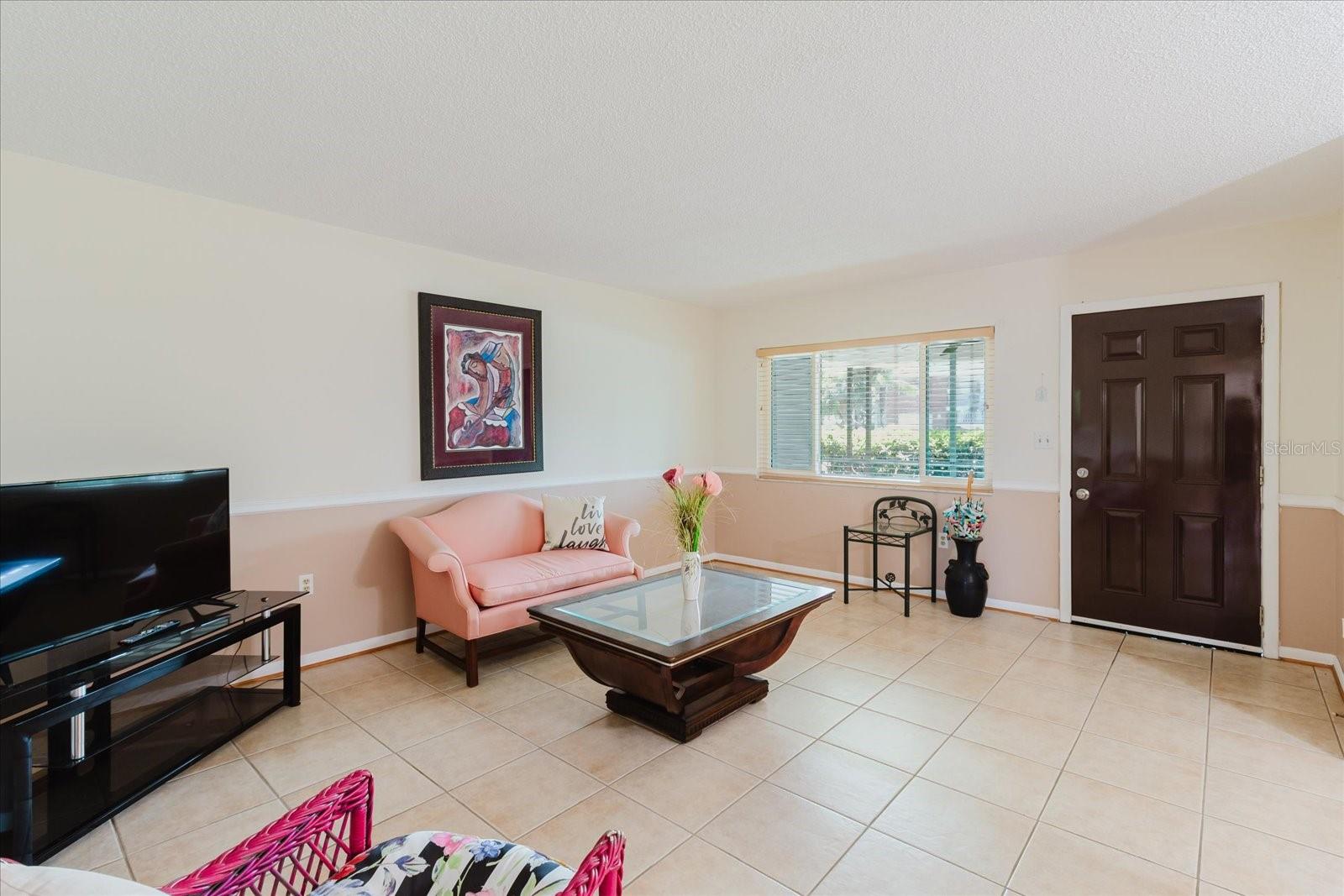 Image 13 of 38 For 2348 Shelley Street 4