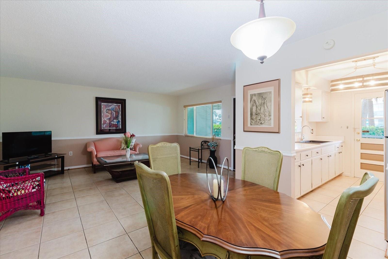 Image 15 of 38 For 2348 Shelley Street 4