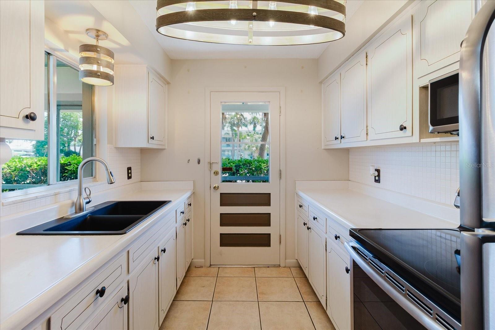 Image 16 of 38 For 2348 Shelley Street 4