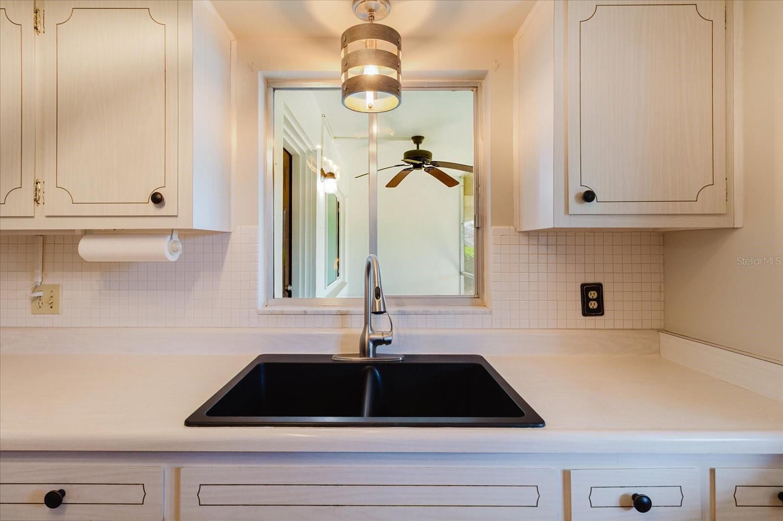 Image 18 of 38 For 2348 Shelley Street 4