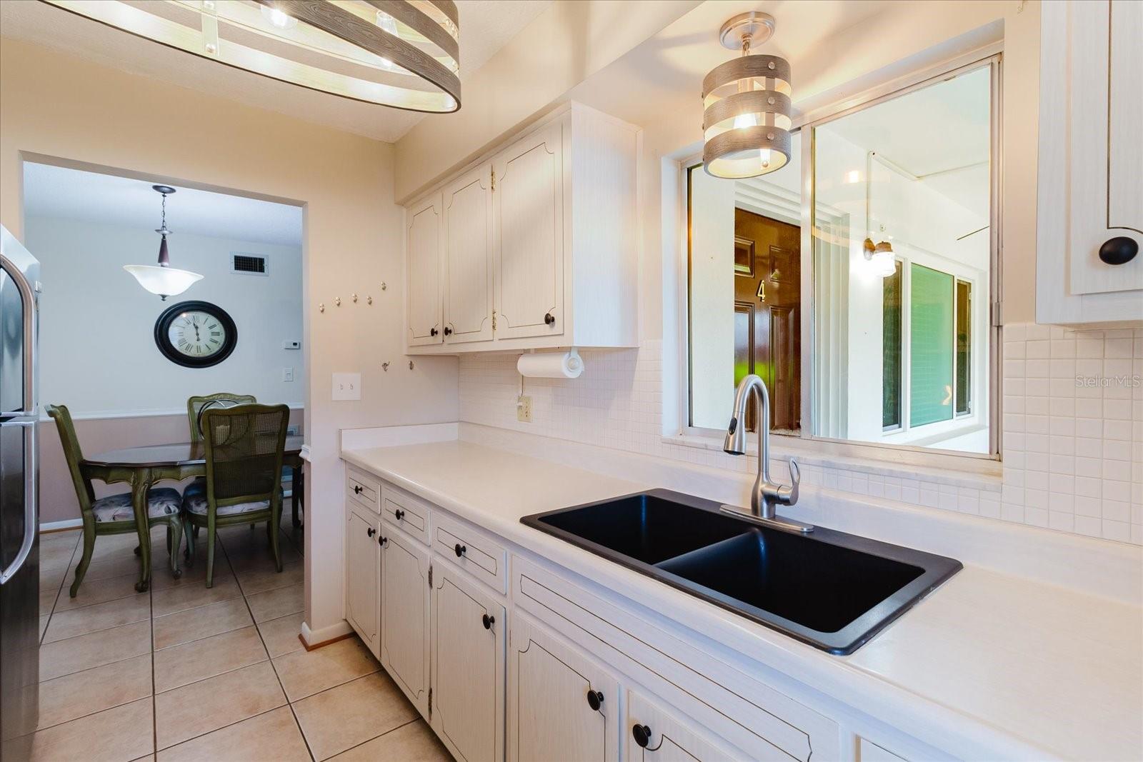 Image 19 of 38 For 2348 Shelley Street 4