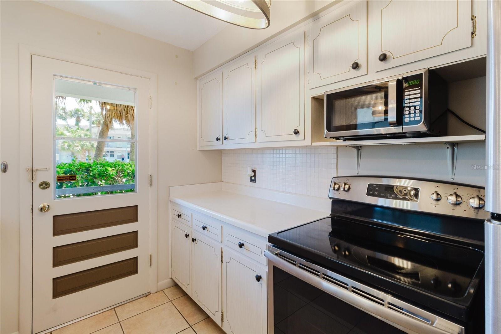 Image 22 of 38 For 2348 Shelley Street 4