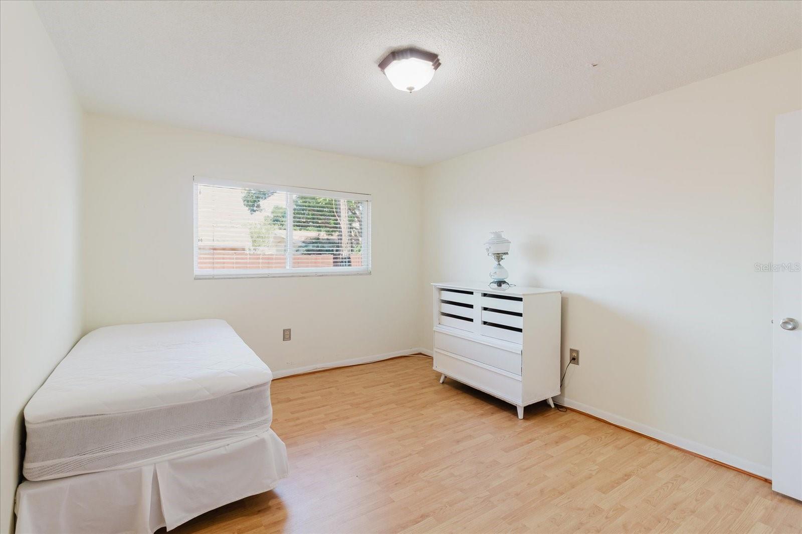 Image 23 of 38 For 2348 Shelley Street 4