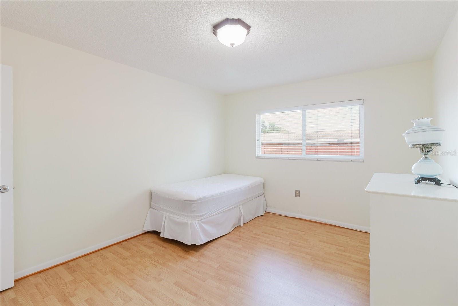 Image 24 of 38 For 2348 Shelley Street 4