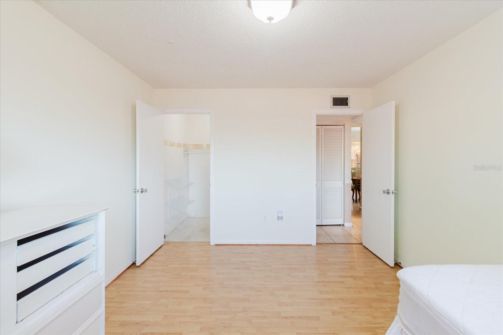 Image 25 of 38 For 2348 Shelley Street 4