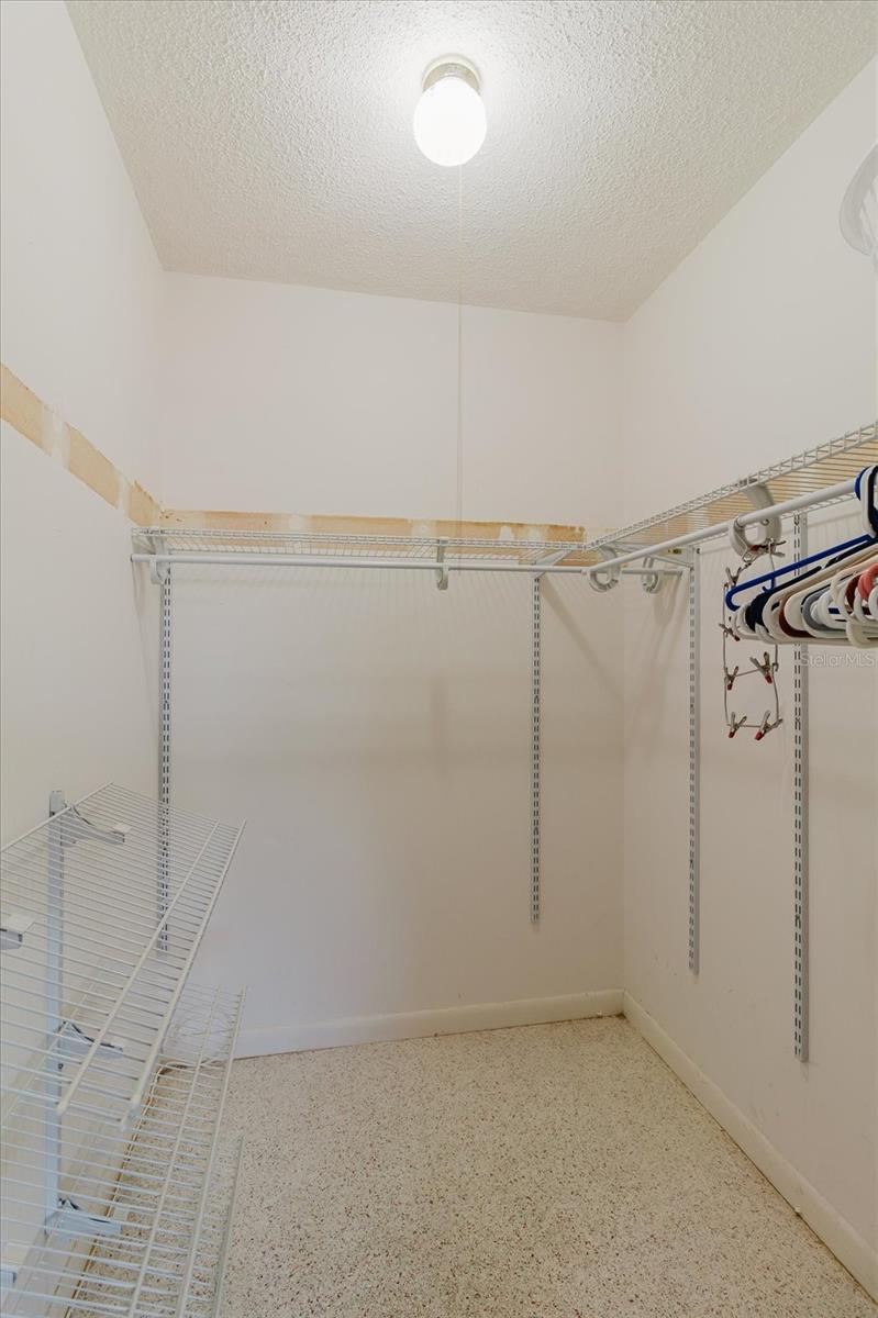 Image 26 of 38 For 2348 Shelley Street 4