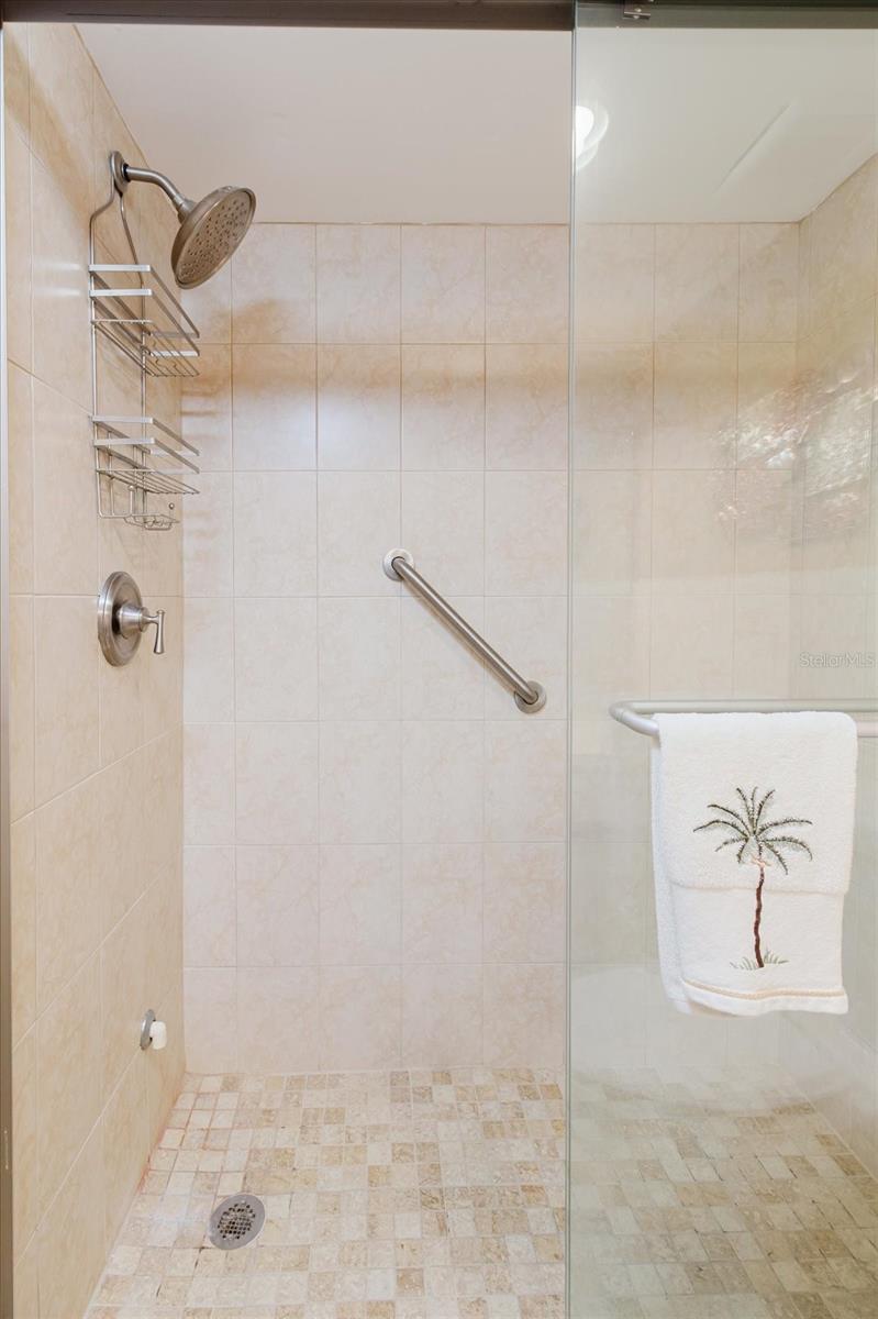 Image 27 of 38 For 2348 Shelley Street 4