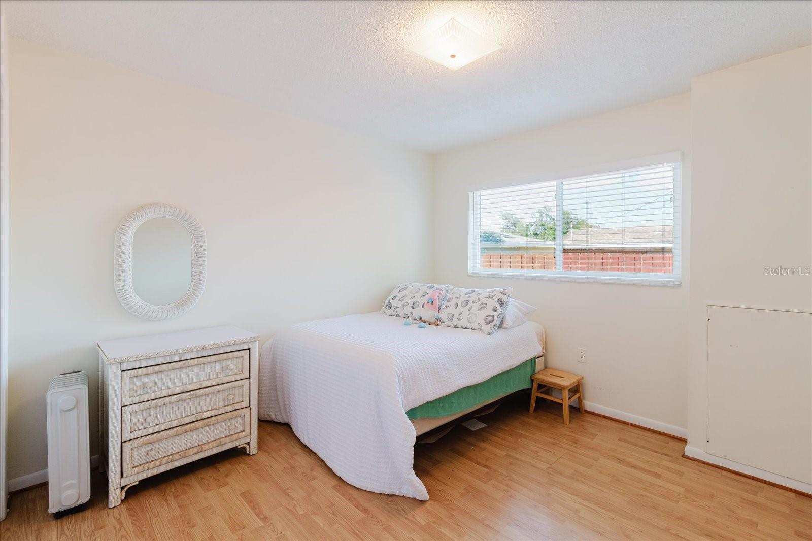 Image 30 of 38 For 2348 Shelley Street 4