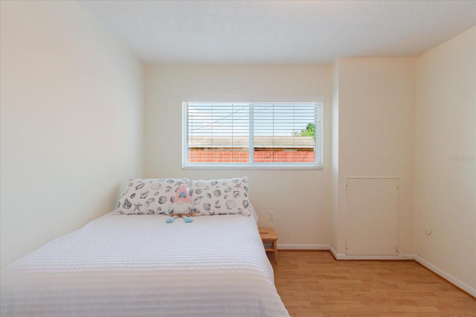 Image 32 of 38 For 2348 Shelley Street 4