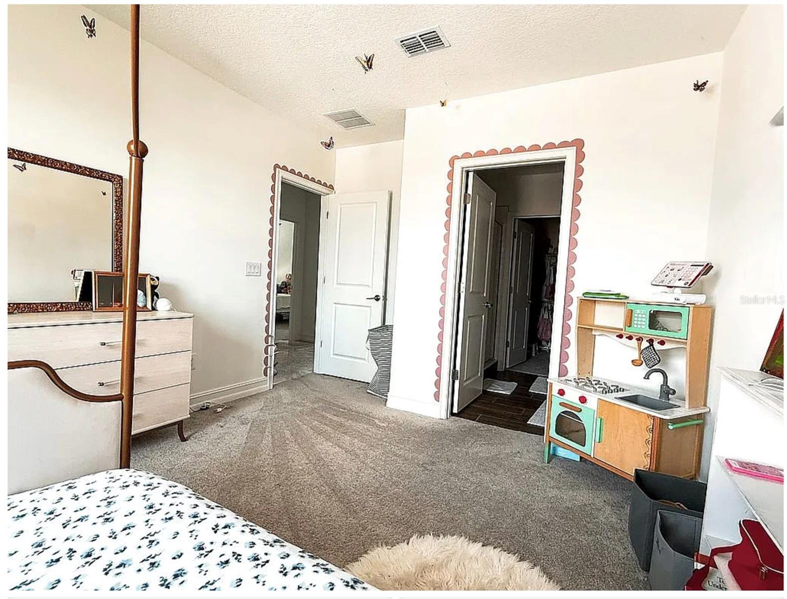 Image 31 of 52 For 22034 Storybook Cabin Way