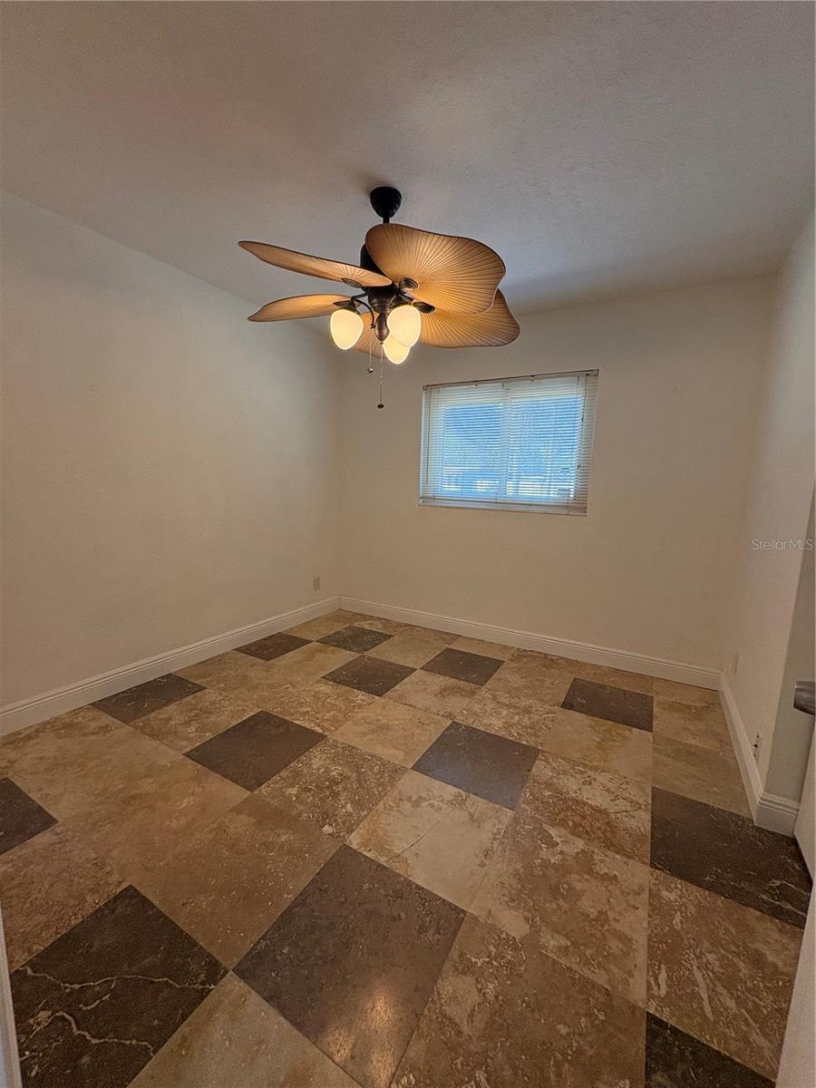 Image 3 of 8 For 218 Lewis Boulevard Se