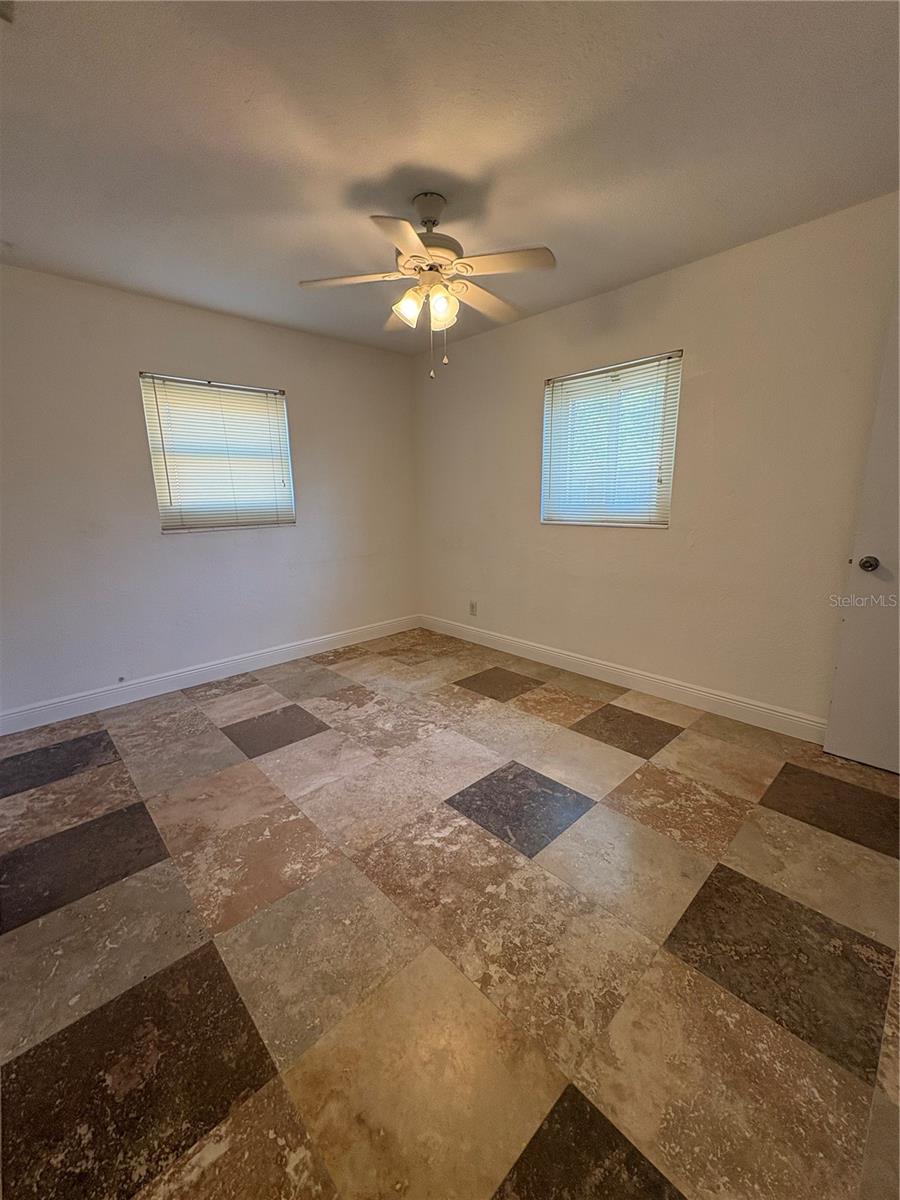 Image 6 of 8 For 218 Lewis Boulevard Se