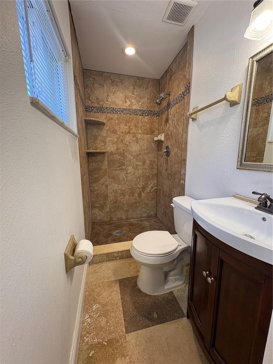 Image 7 of 8 For 218 Lewis Boulevard Se