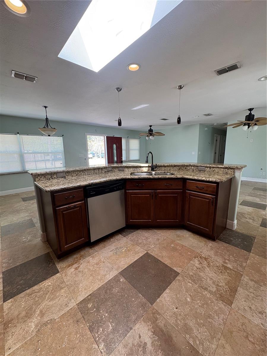 Image 8 of 8 For 218 Lewis Boulevard Se