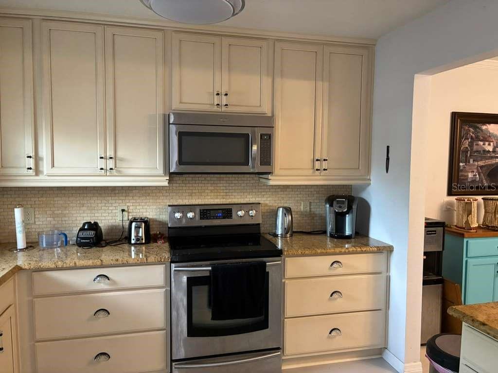 Image 5 of 24 For 2384 Tahitian Lane 6