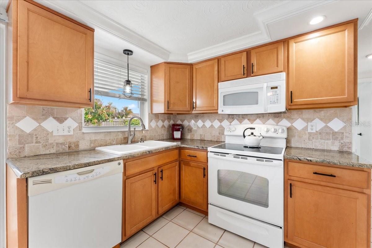 Image 14 of 40 For 3731 Elmwood Drive