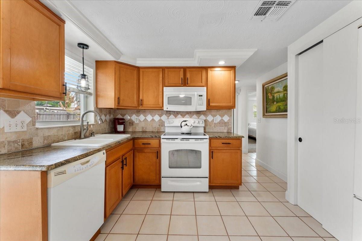 Image 15 of 40 For 3731 Elmwood Drive