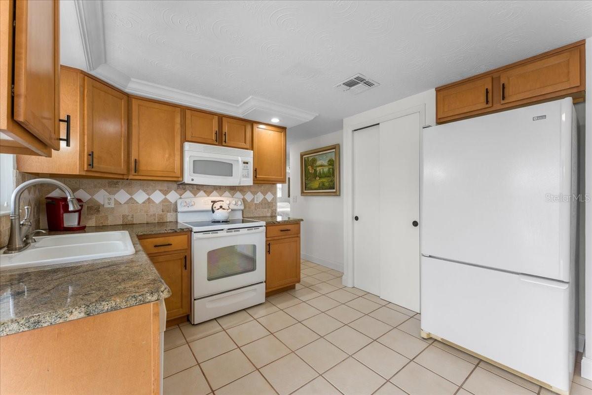 Image 16 of 40 For 3731 Elmwood Drive