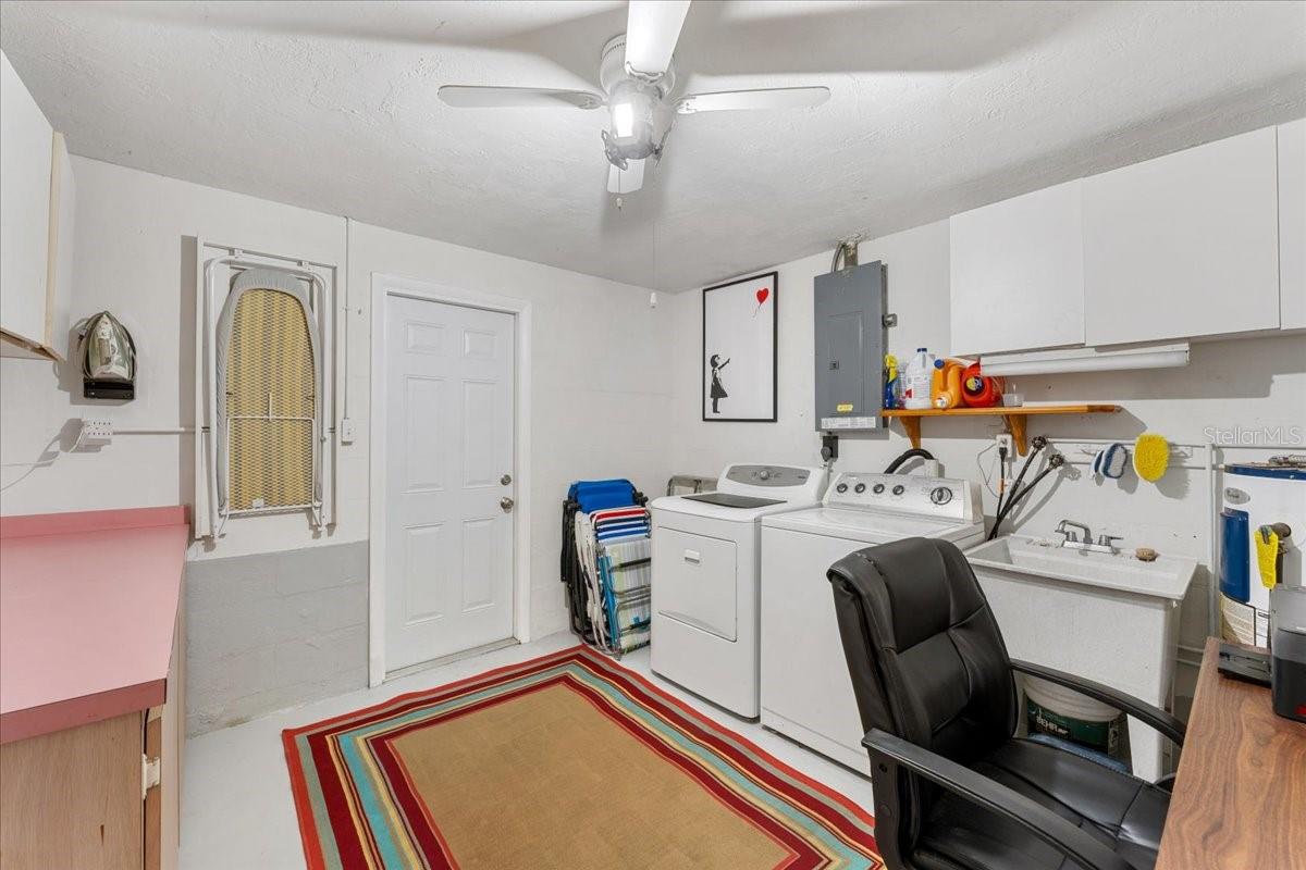 Image 23 of 40 For 3731 Elmwood Drive