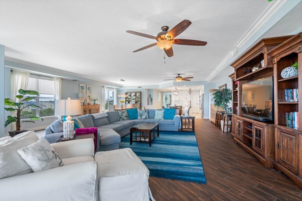 Image 12 of 73 For 19734 Gulf Boulevard 402