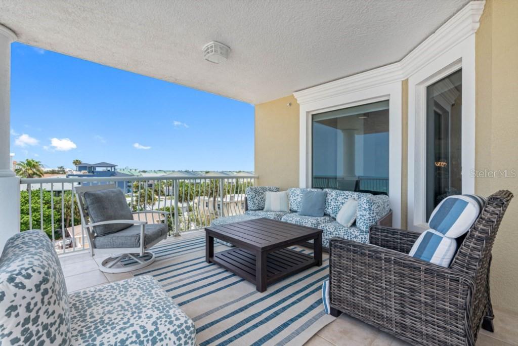 Image 18 of 73 For 19734 Gulf Boulevard 402