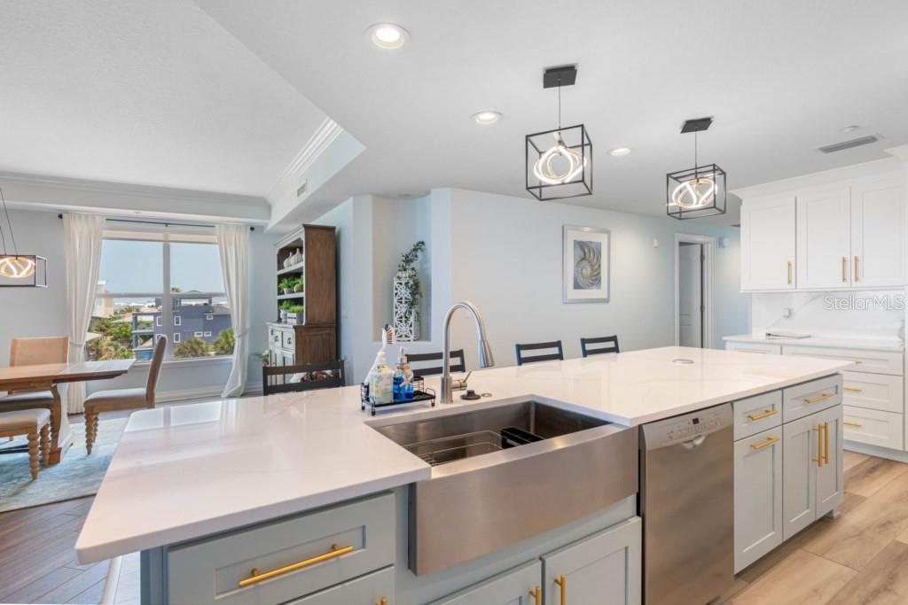 Image 20 of 73 For 19734 Gulf Boulevard 402