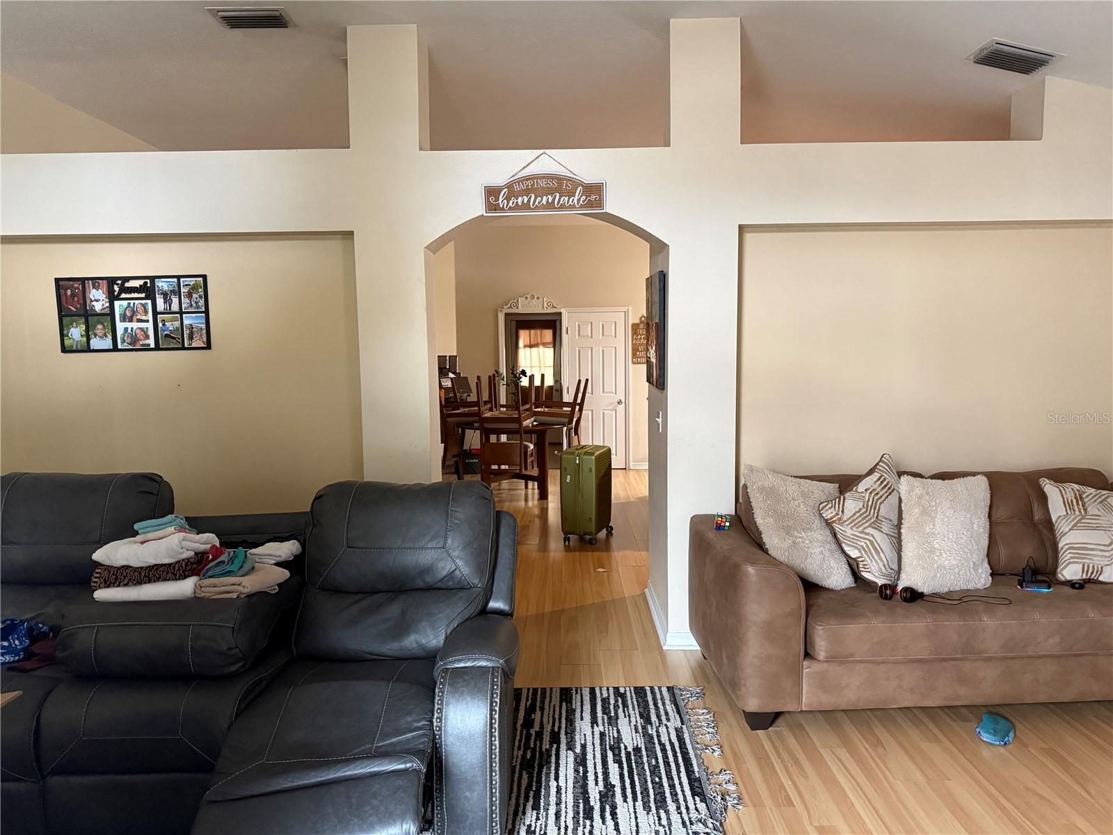 Image 4 of 19 For 10457 Crestfield Drive