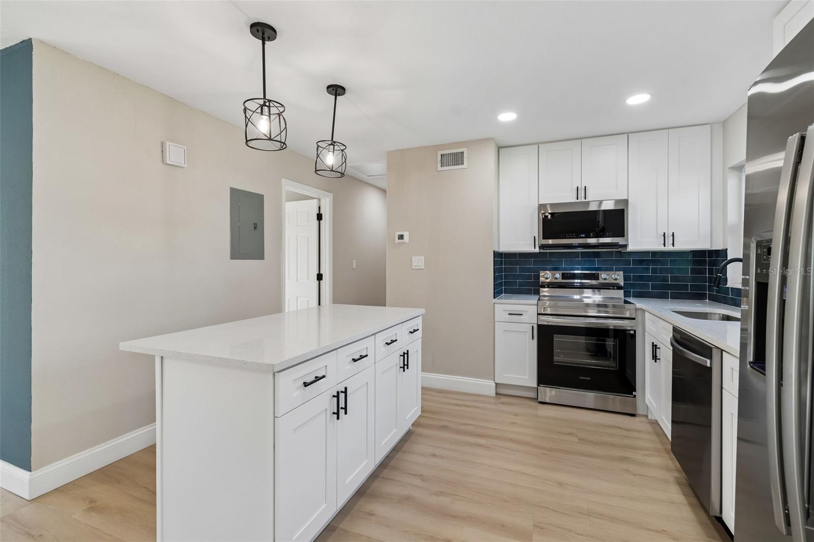 Image 10 of 52 For 730 Clayton Street