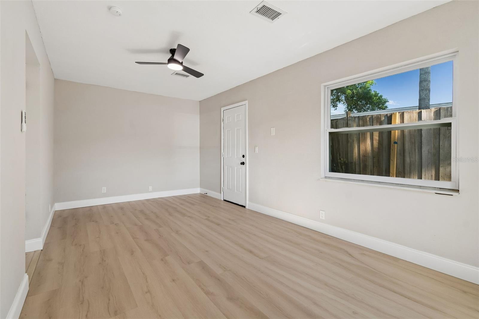 Image 14 of 52 For 730 Clayton Street