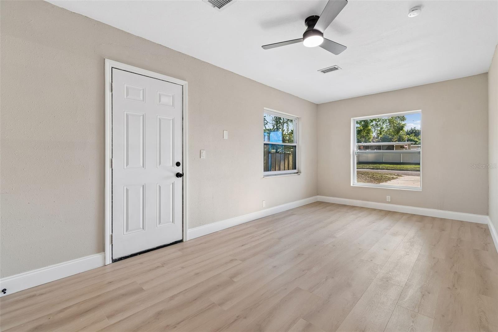 Image 16 of 52 For 730 Clayton Street