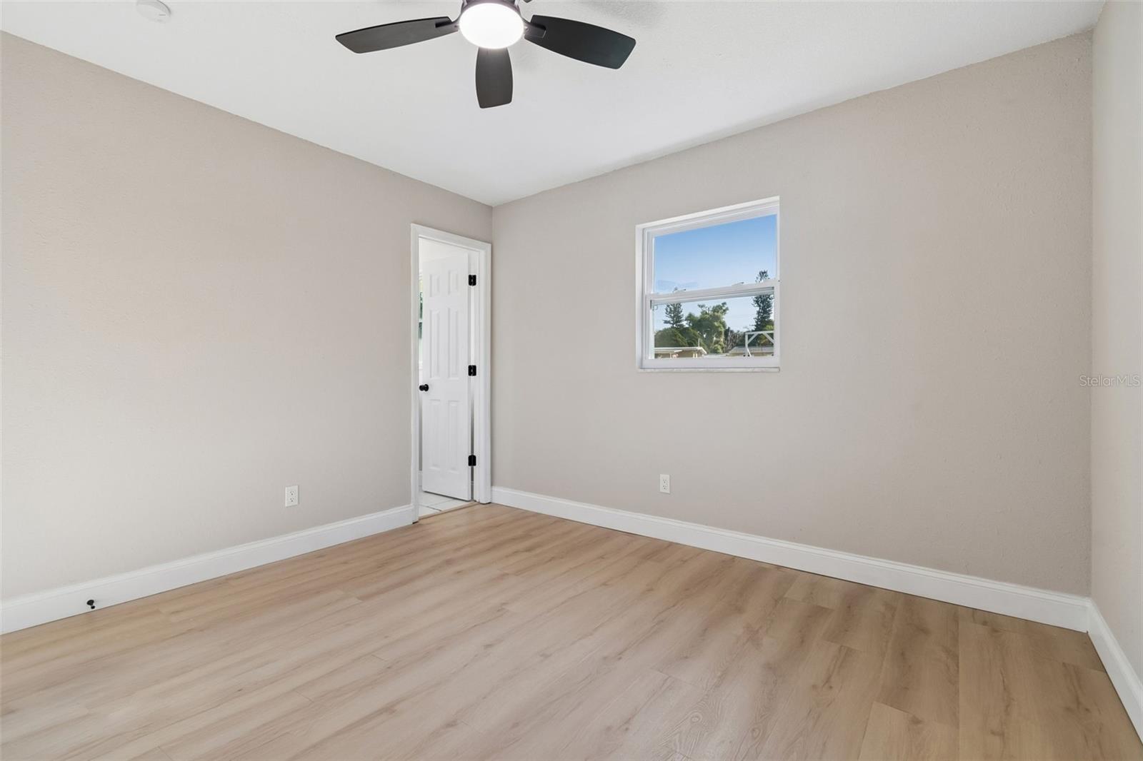 Image 20 of 52 For 730 Clayton Street