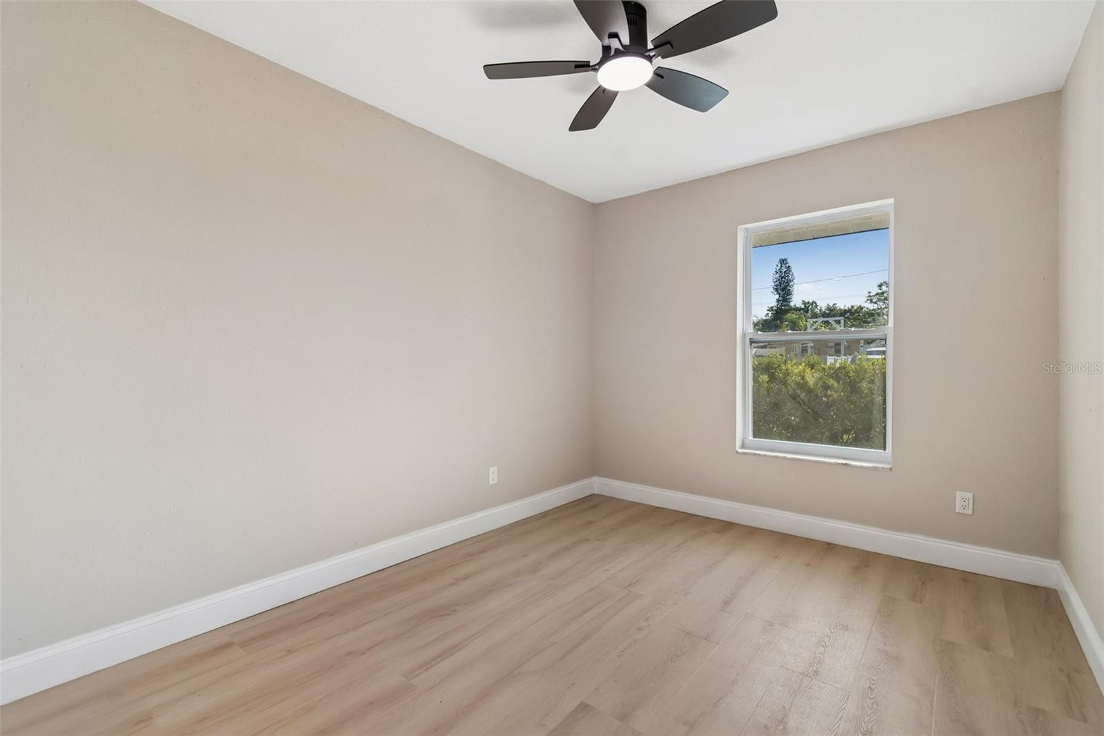 Image 24 of 52 For 730 Clayton Street