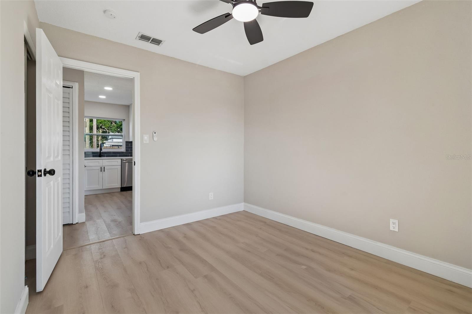 Image 25 of 52 For 730 Clayton Street