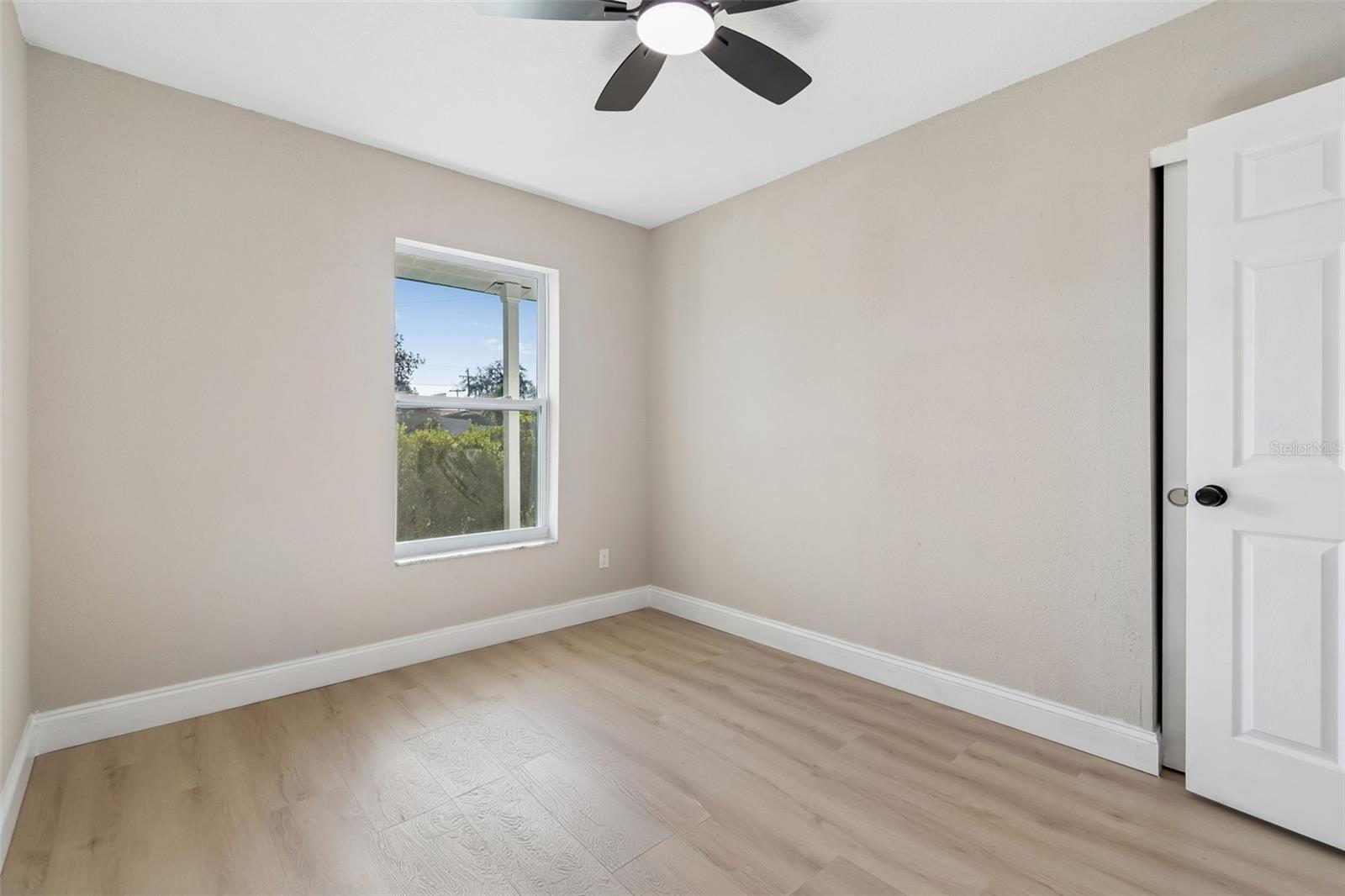 Image 27 of 52 For 730 Clayton Street