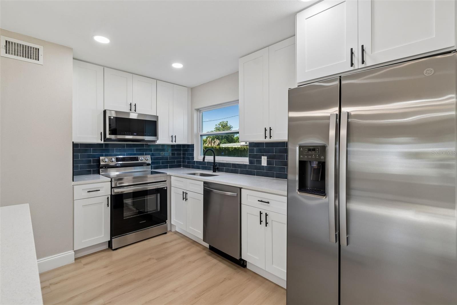 Image 9 of 52 For 730 Clayton Street