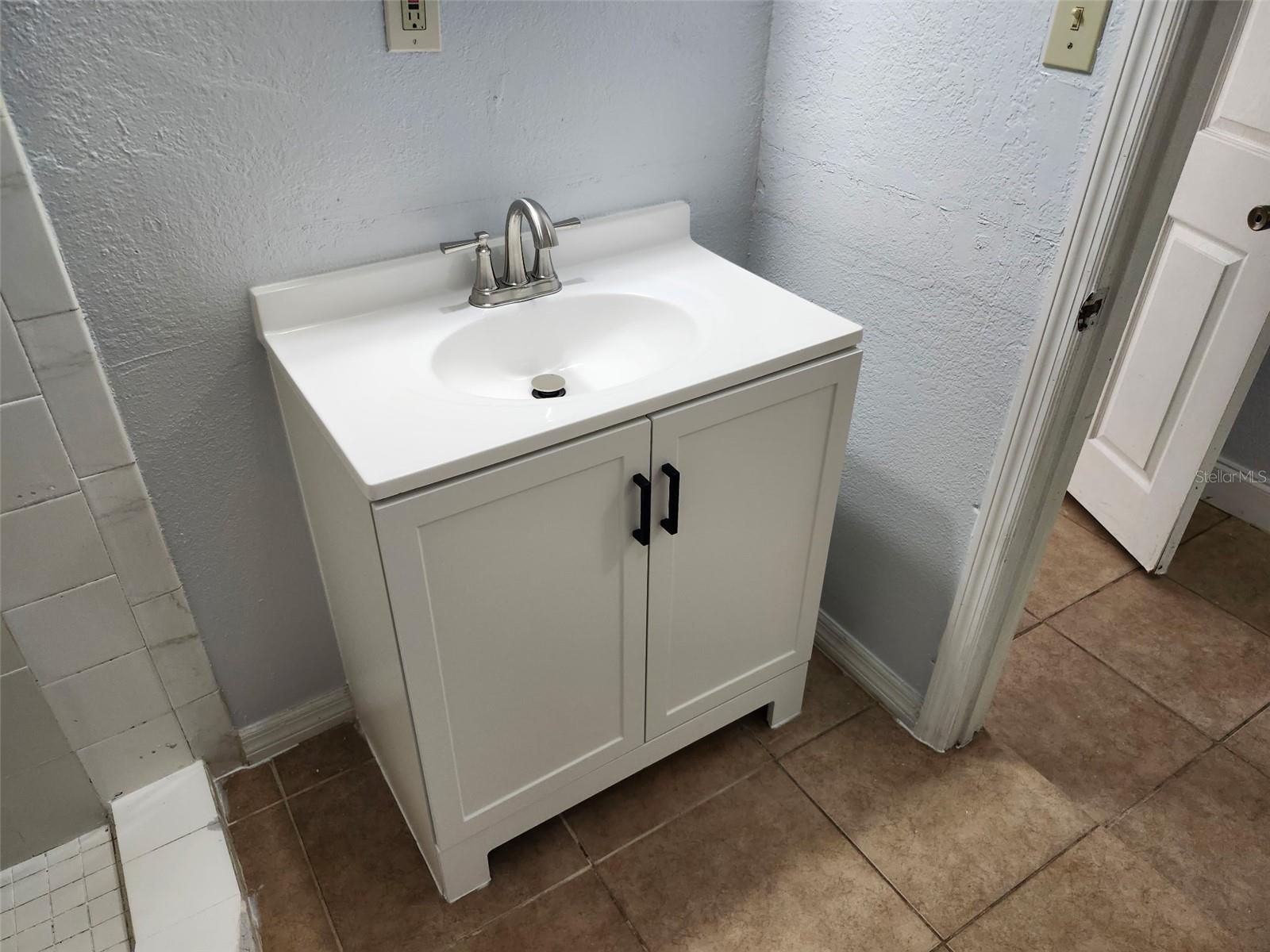 Image 6 of 11 For 1315 Waikiki Way