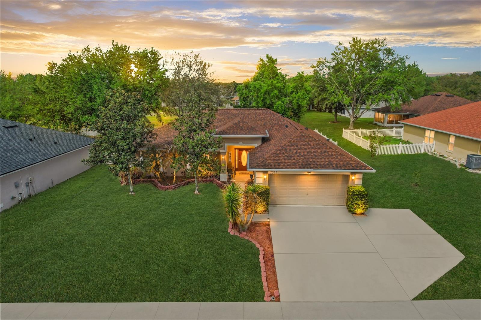 Image 21 of 25 For 7325 Sherman Hills Boulevard