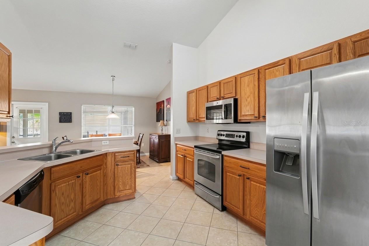 Image 5 of 25 For 7325 Sherman Hills Boulevard