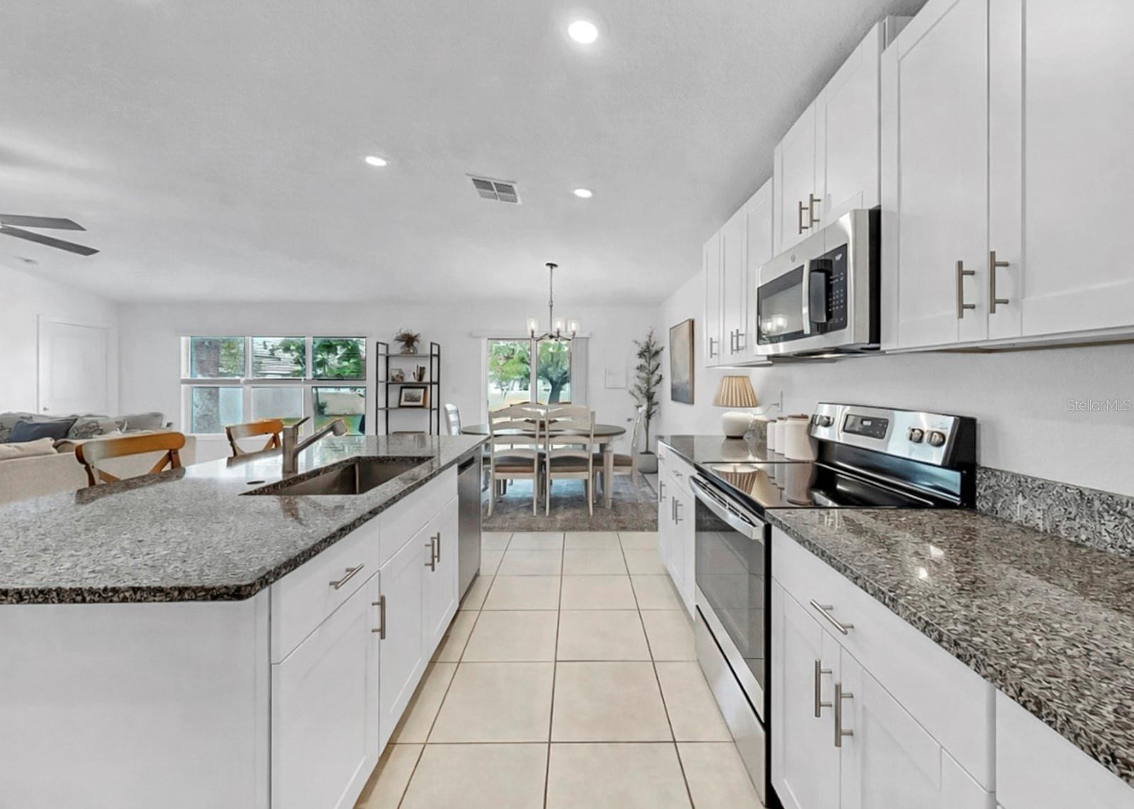 Listing photo id 12 for 13256 Great Plains Drive