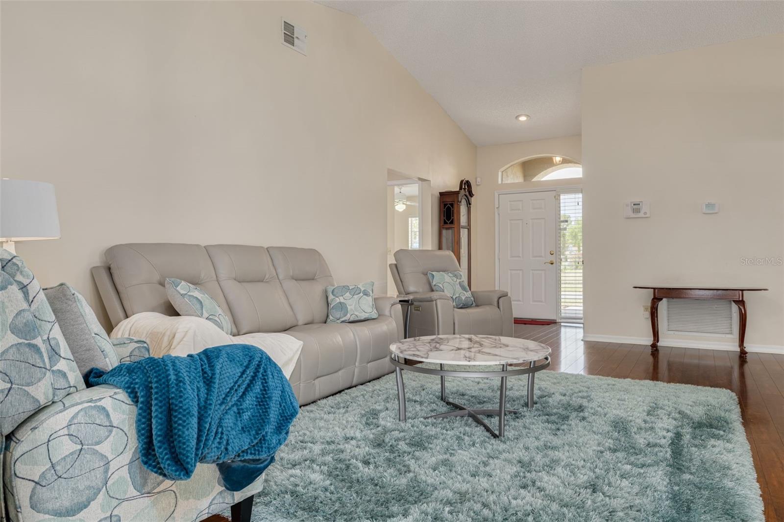 Image 8 of 37 For 11042 Peppersong Drive